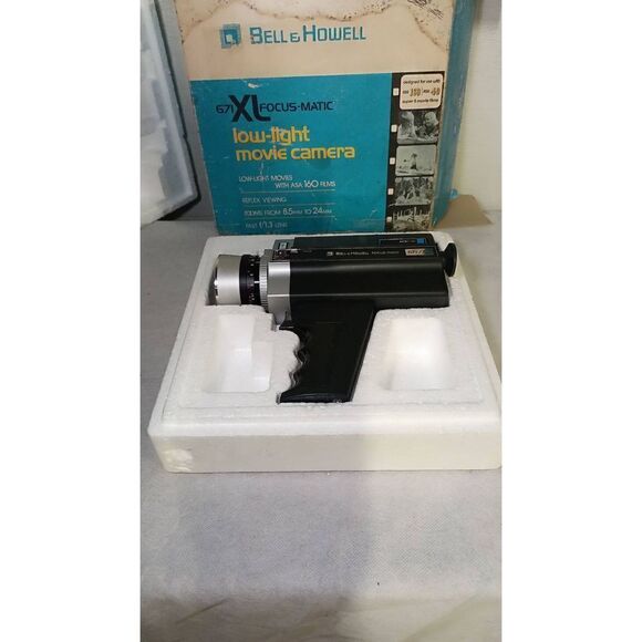 Bell and Howell focus manic 8 mm camera in original box. 1973 - Picture 1 of 8